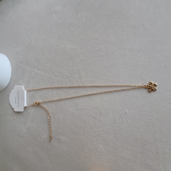 🌼 Flower 🌼 Charm Necklace - Picture 2 of 3